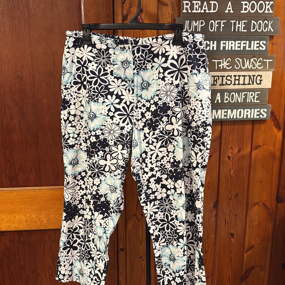 Kasper Floral Capris Size Blue Black White Spring Summer